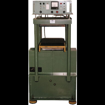 Пресс для изготовления резинотехнических изделий АПВМ-904